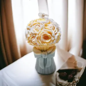 Flower Bouquet Candles Aesthetic Candle Trendy Candles Relax Candle Soy Wax Decorative Candle Aromatherapy Candle for Home Meditation (4.5x3Inch, 205 Grams, 1 Pc of Candle)